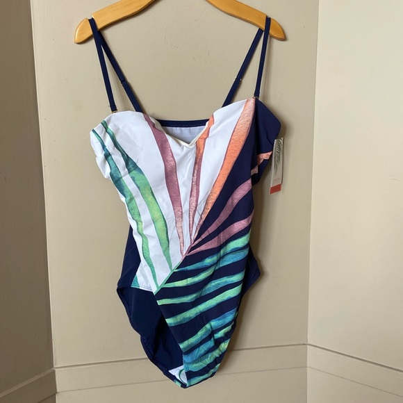 new christina swimwear / swimsuit / maillots - Picture 3 of 11